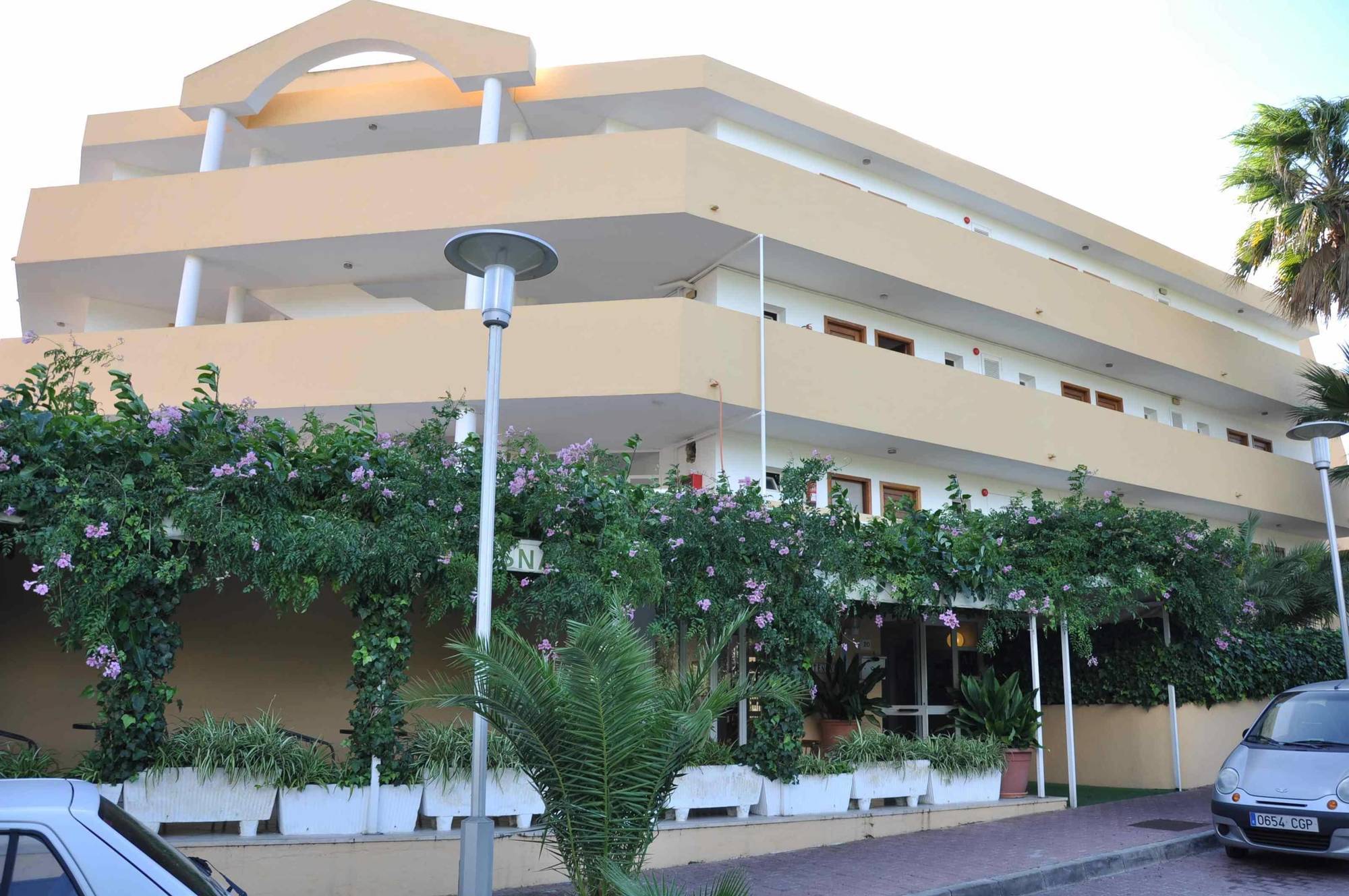Alper Apartments Mallorca Пальма Нова Экстерьер фото