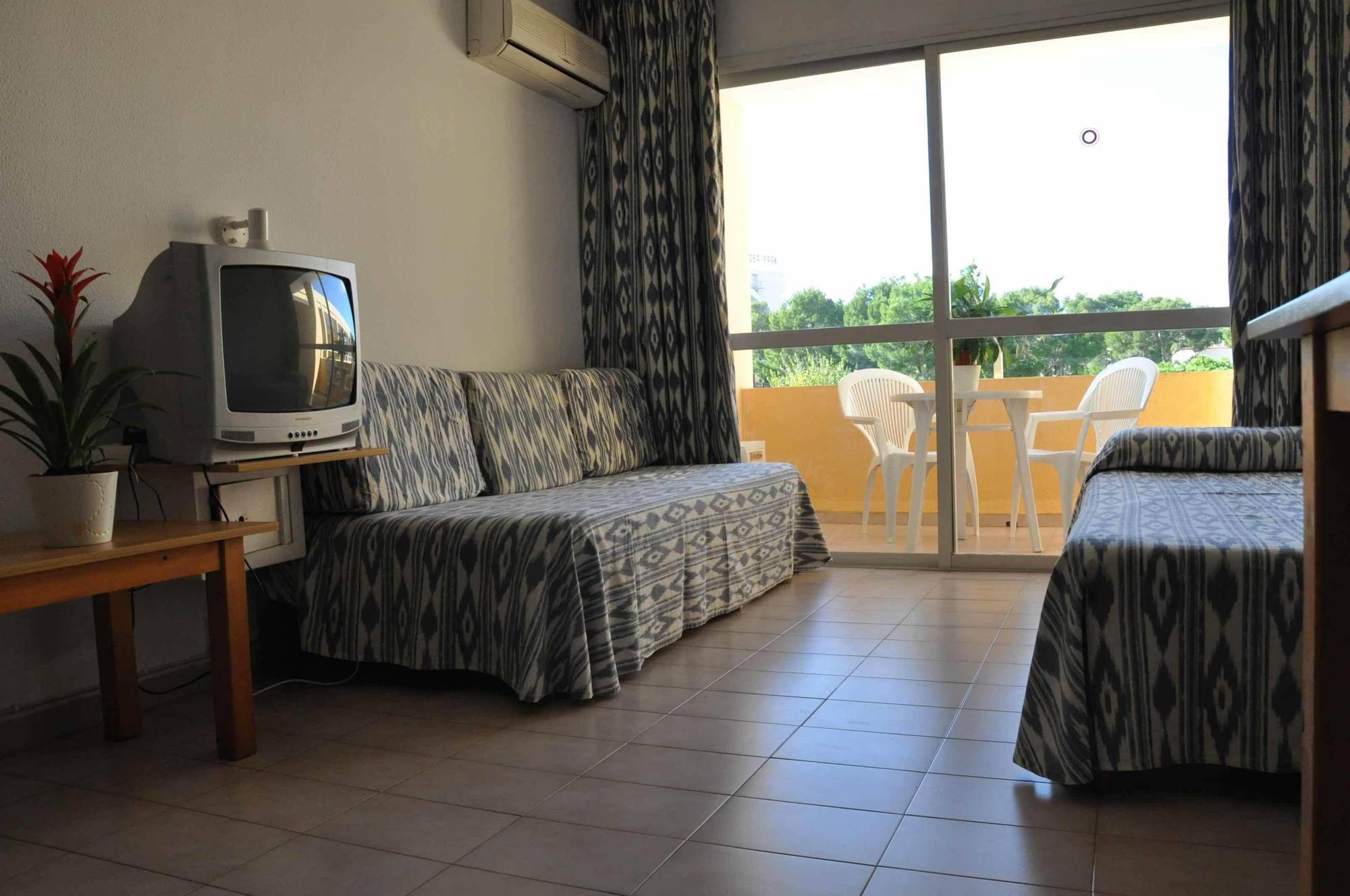 Alper Apartments Mallorca Пальма Нова Экстерьер фото